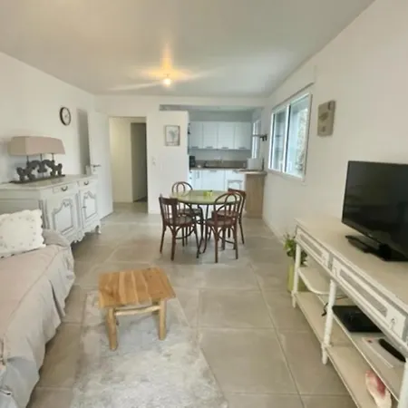 66m With Terrace In Lägenhet *