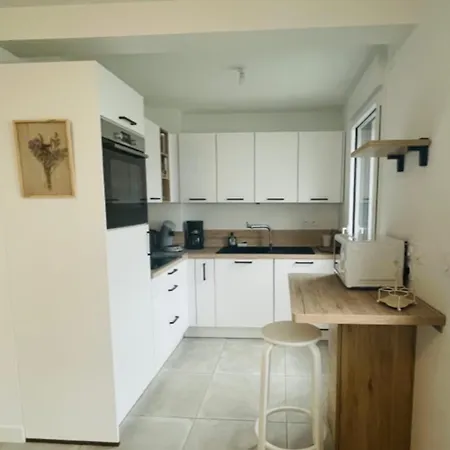 66m With Terrace In דירה